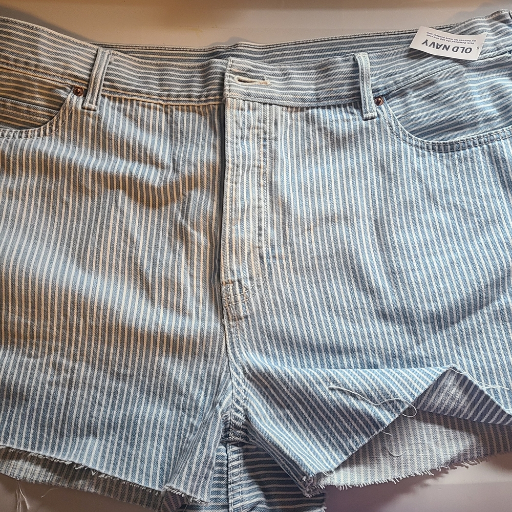 Old Navy Blue Striped Women's Shorts 3" Inseem